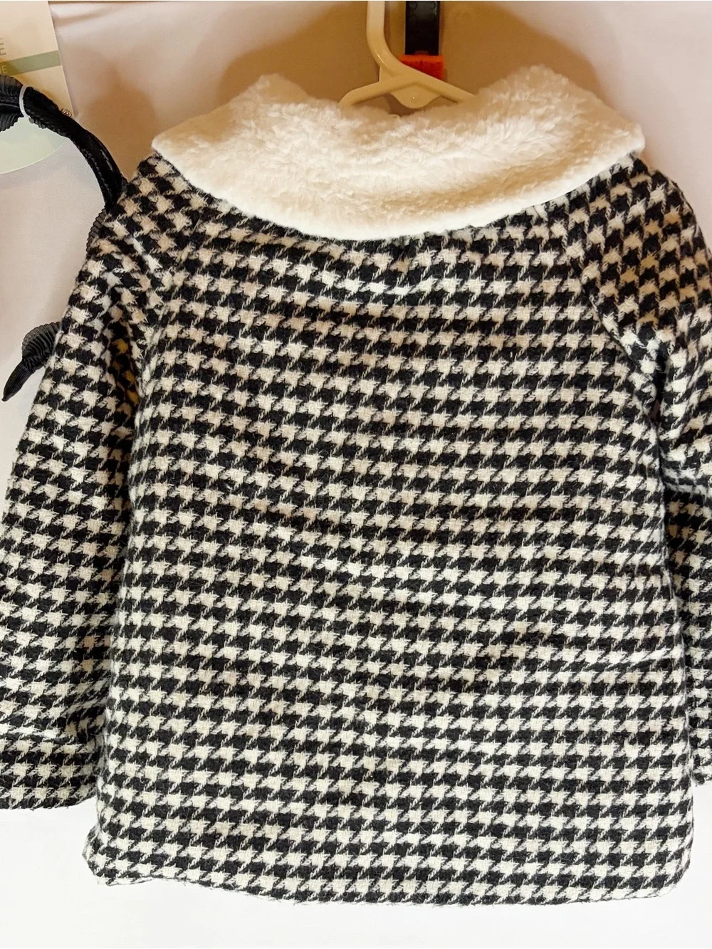 Black and White Houndstooth Coat with Faux Fur Trim 3T EUC